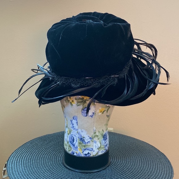 VTG 60’s CHRISTIAN DIOR Black Velvet Feather Hat - Picture 7 of 13